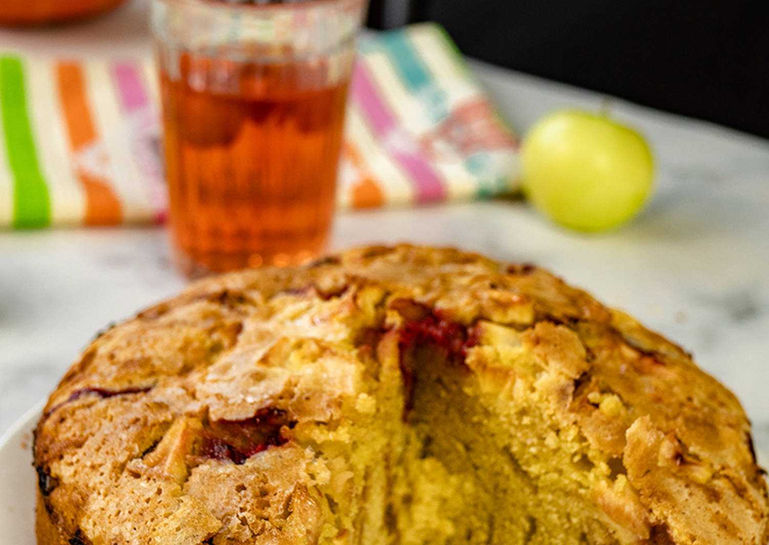 Постный пирог с растительным маслом. Корнуэльский яблочный пирог. Шарлотка на ряженке. Пирог яблочный с овсяными хлопьями. Шарлотка с яблоками и клубникой.