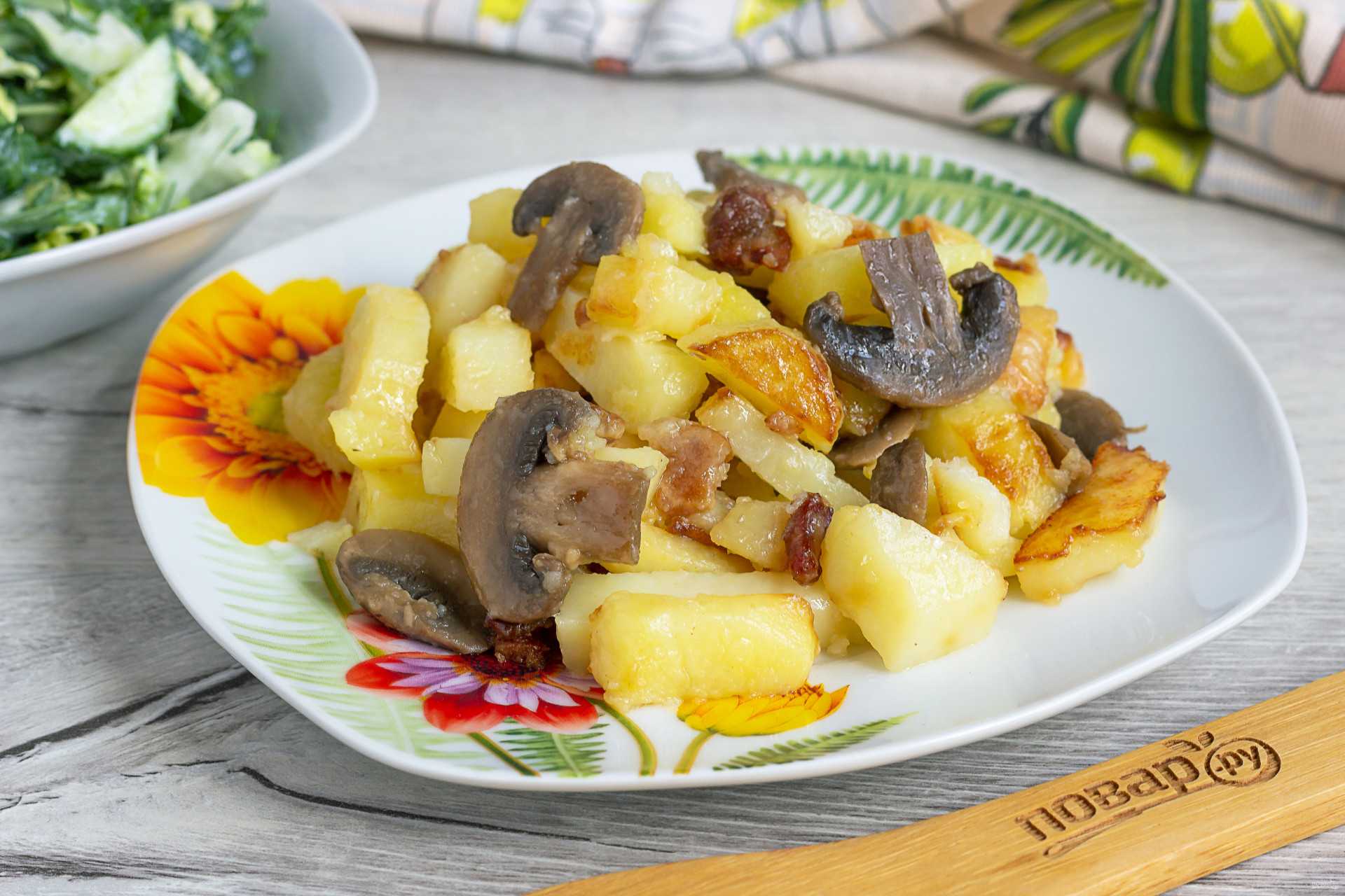 Есть картошку с грибами. Картошка с грибами. Жареная картошка с грибами. Картофель жареный с грибами. Жареная картошечка с грибами.