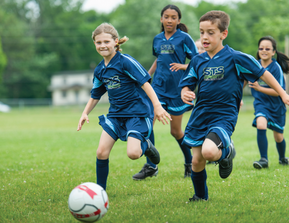 Обучение игре футбол. Футбол дети. Дети играющие в футбол. Дети футболисты. Спорт футбол дети.