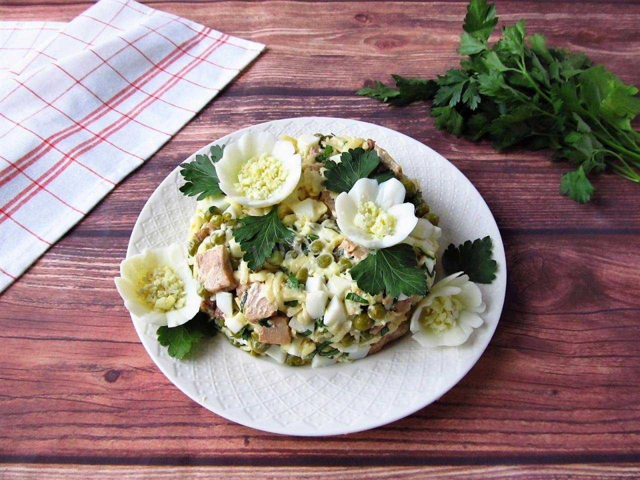 Салат с печенью и яйцом рецепт с фото пошагово