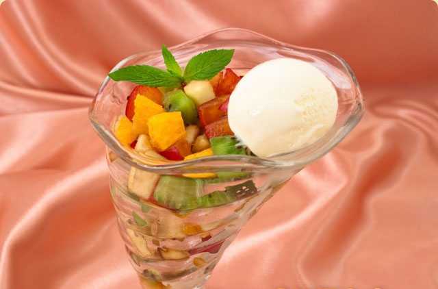 Фруктовый салат с мороженым: 2 пошаговых рецепта