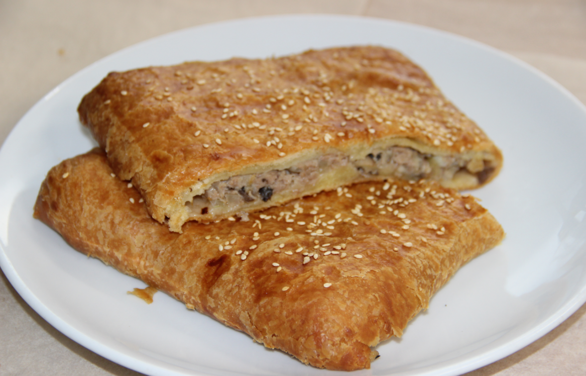 Пирог из слоеного теста с фаршем и картофелем в духовке рецепт с фото