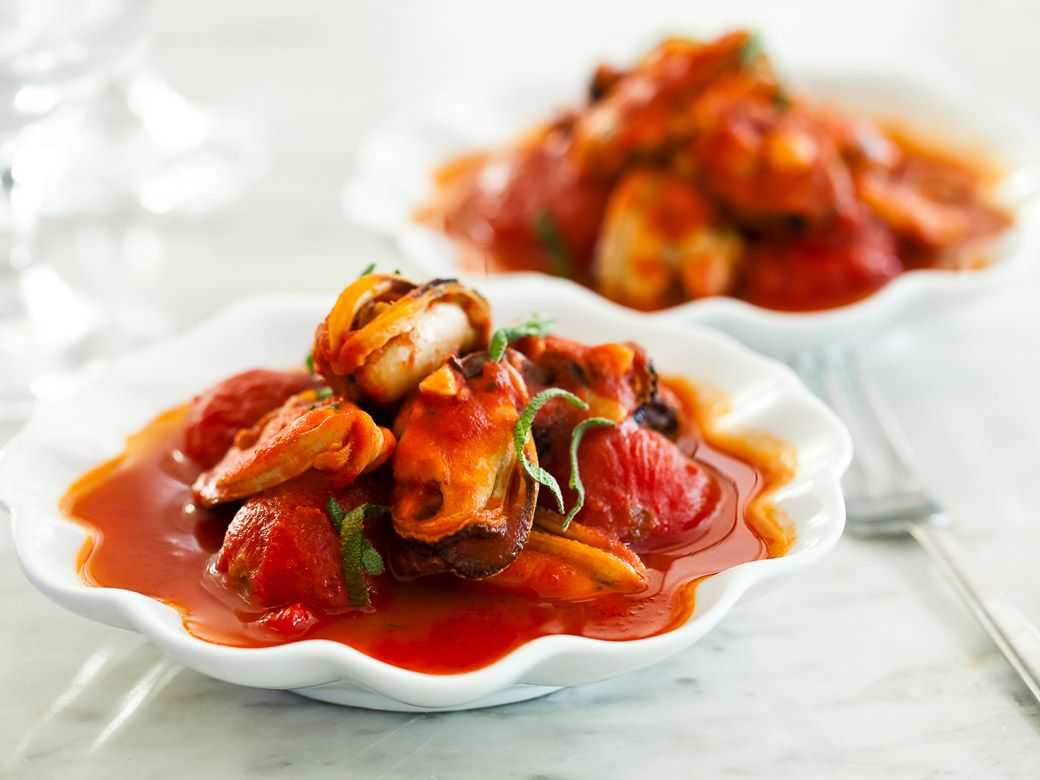 Морепродукты в томатном соусе рецепт с фото