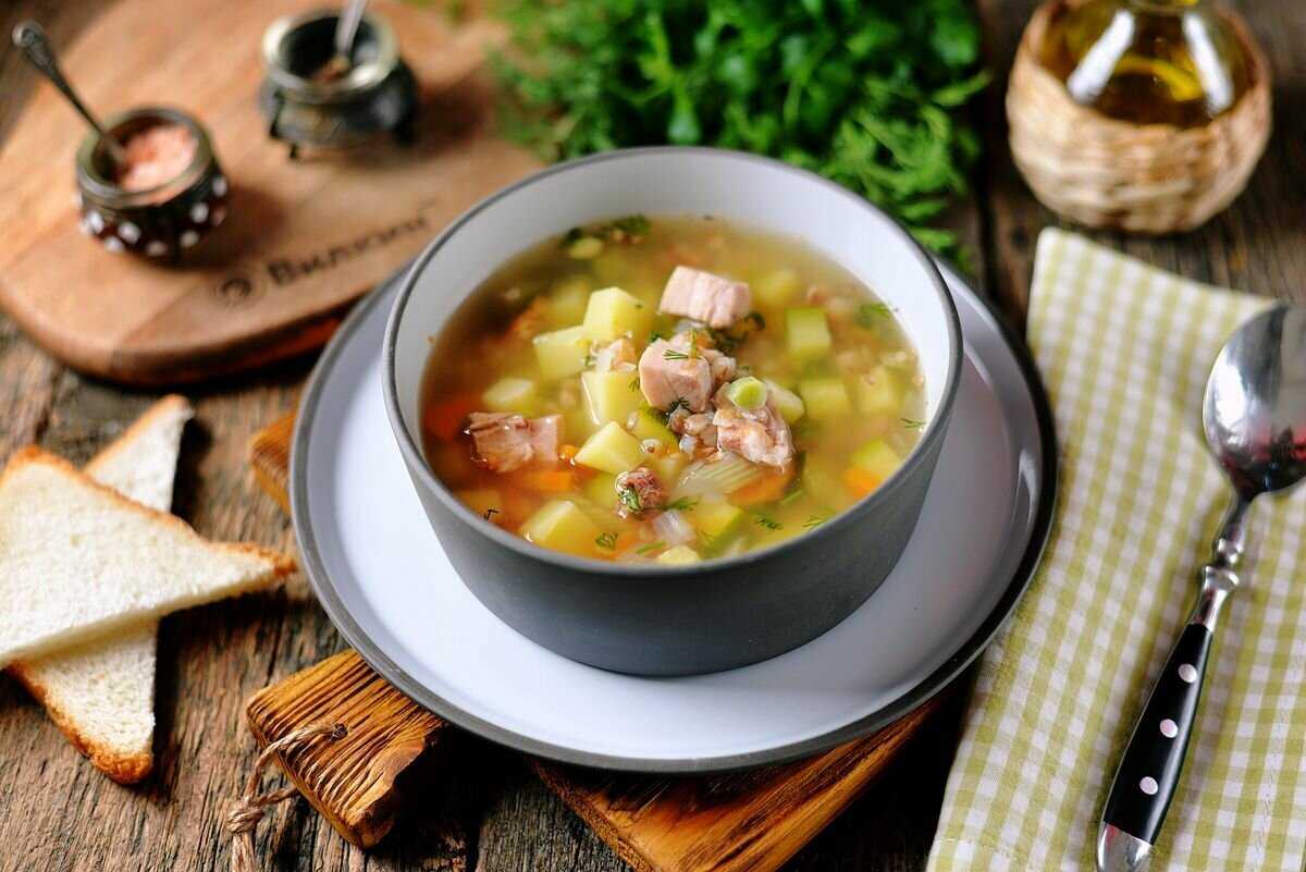 Первая блюда из курицы. Гороховая похлебка. Для супа. Суп гороховый. Суп с копченостями.