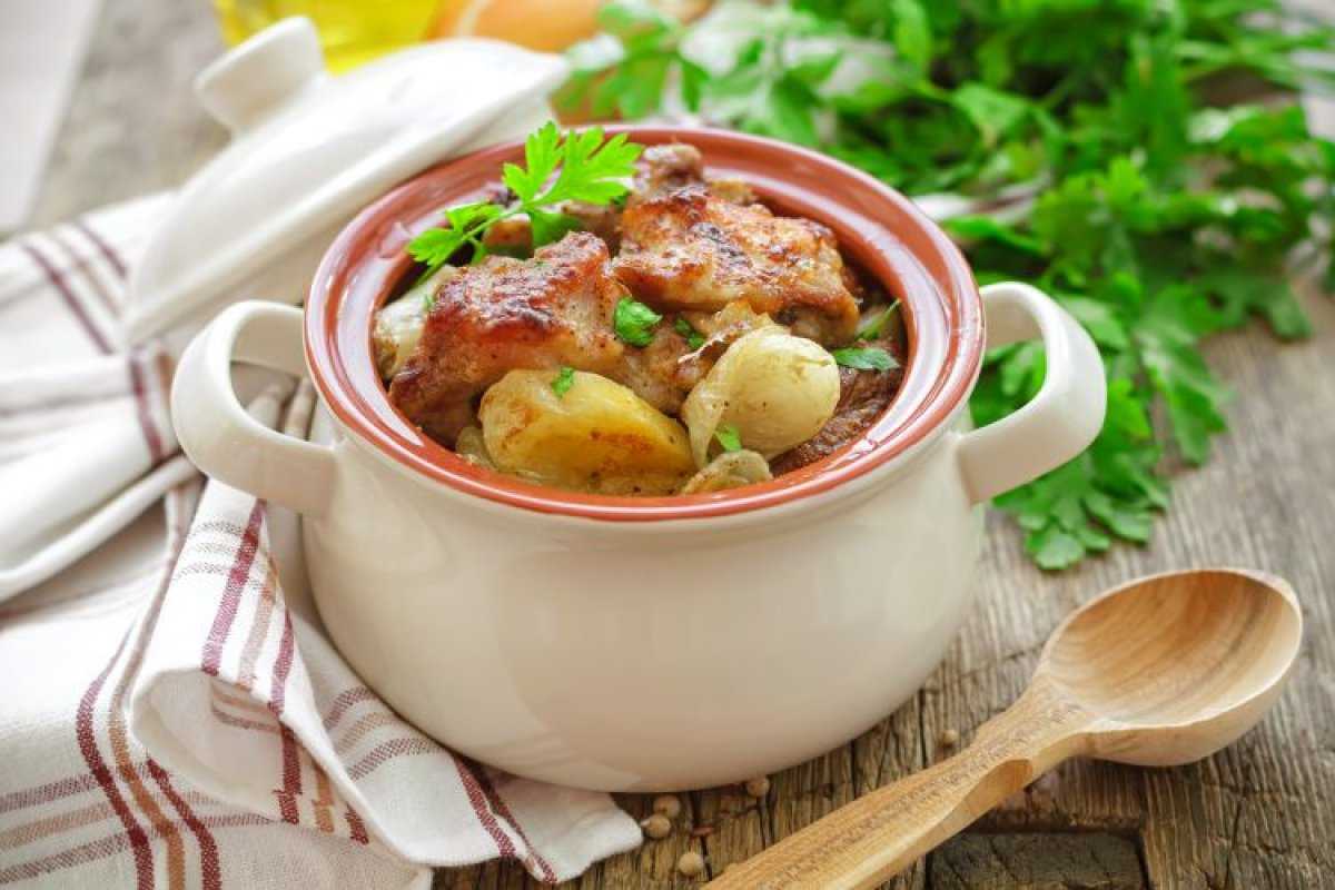 Жаркое в горшочках с курицей и картошкой в духовке – 6 пошаговых рецептов
