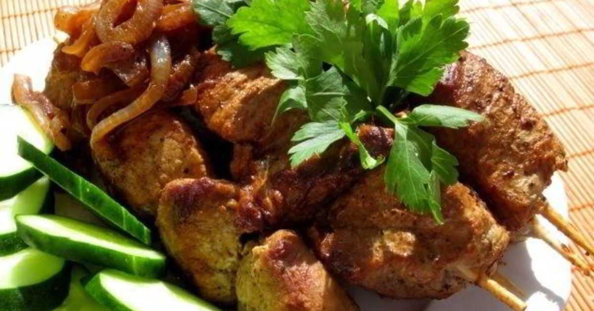 Как пожарить самый вкусный шашлык из свинины на сковороде: пошаговый рецепт с фотографиями