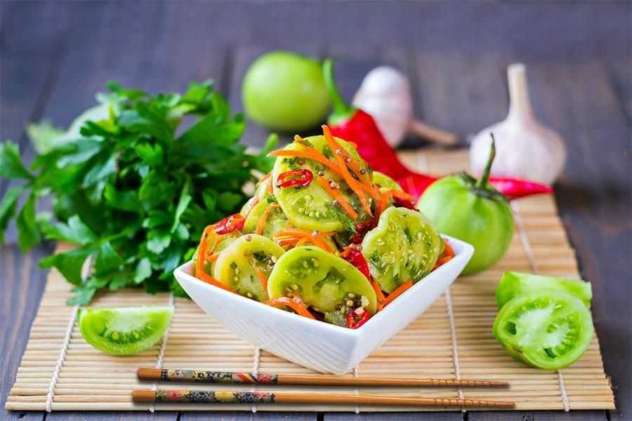 Зеленые помидоры на зиму в банках — 8 вкусных простых рецептов