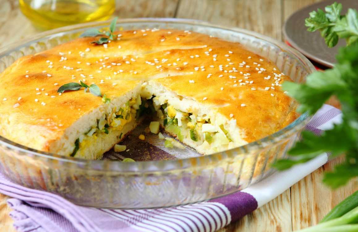 Пироги с картофелем и луков - отличный вариант сытного обеда Его можно разнообразить разными начинками из сыра, грибов и даже куриной печение Выбирайте понравившейся рецепт и радуйте своих близких