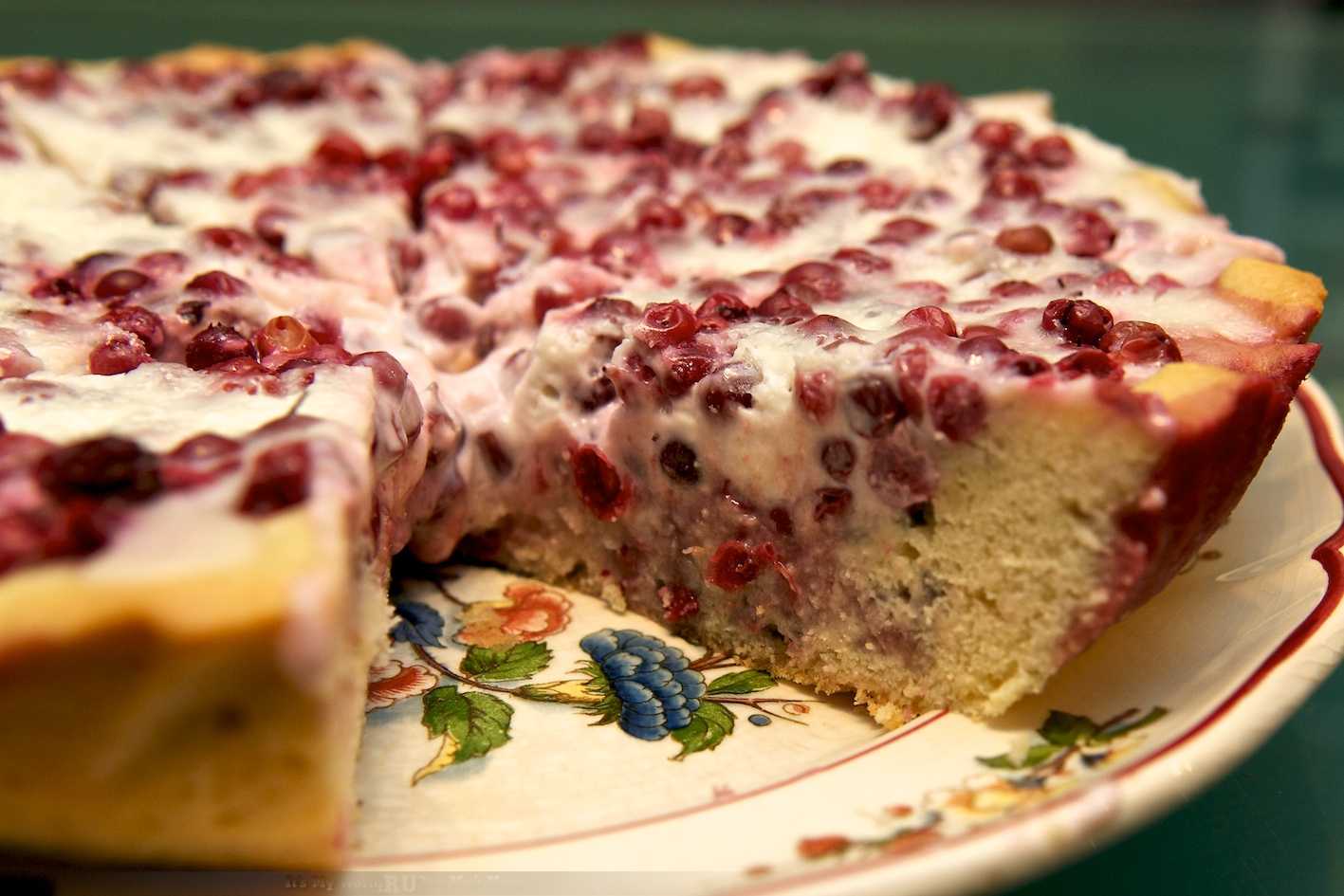 Пирог на кефире с клубникой свежей в духовке простой рецепт фото пошагово